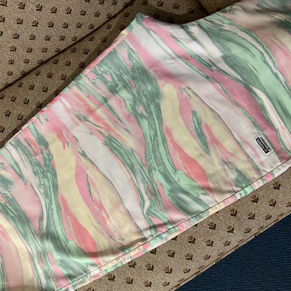 Adidas kinda wind pants but a little softer w/o the inner lining wind pants had - Picture 5 of 6